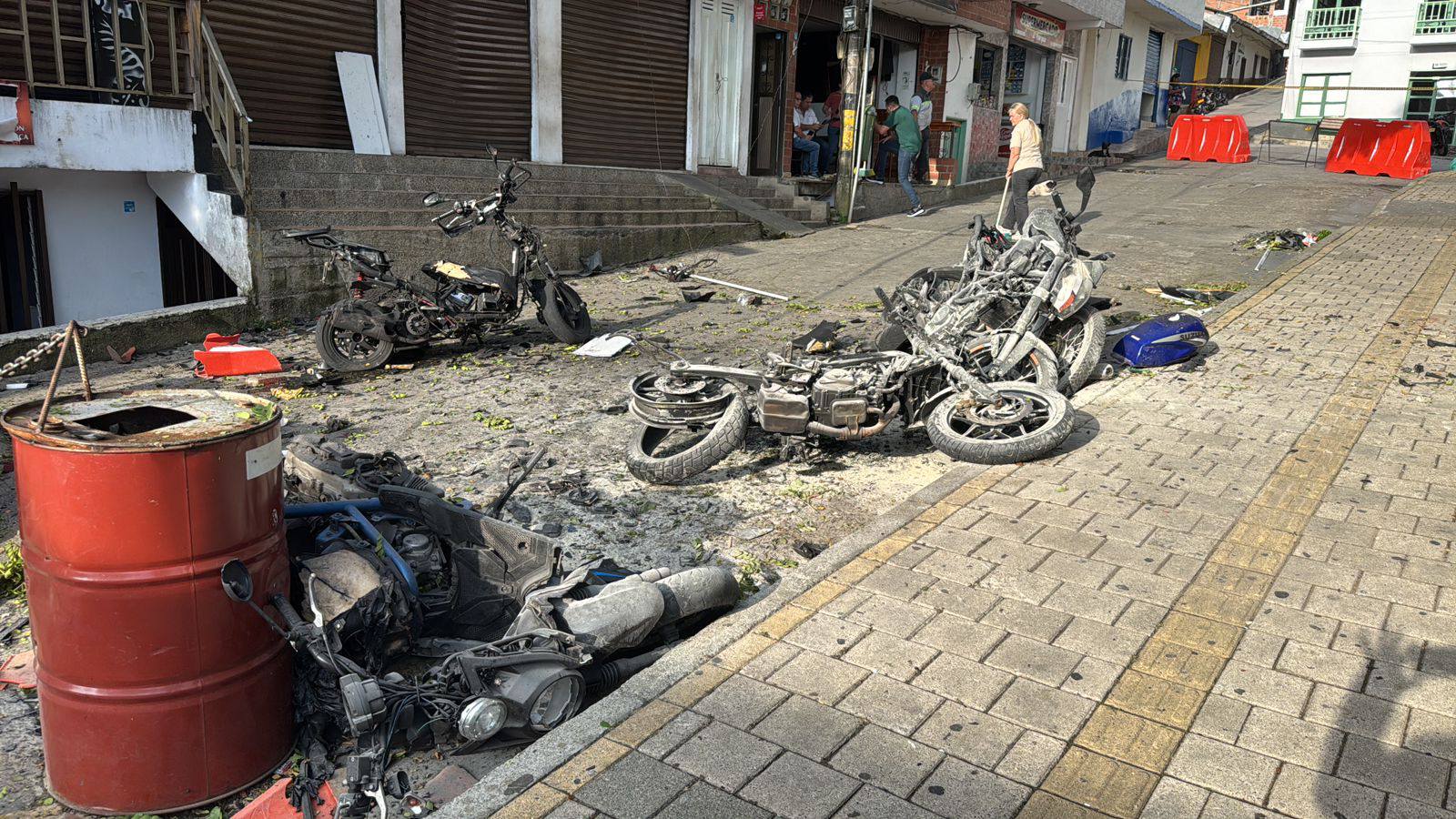 Motos destruidas con explosivos en Briceño - foto cortesía