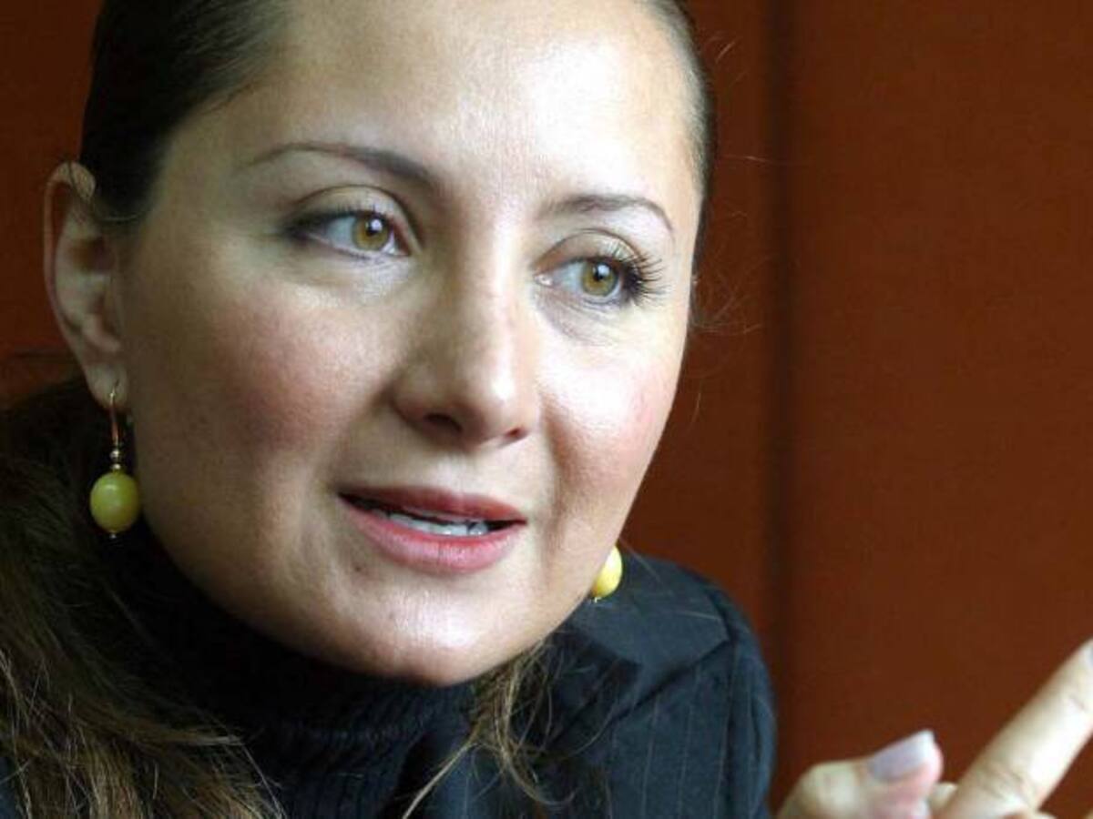 Natalia Springer se defiende por contratos en la Fiscalía