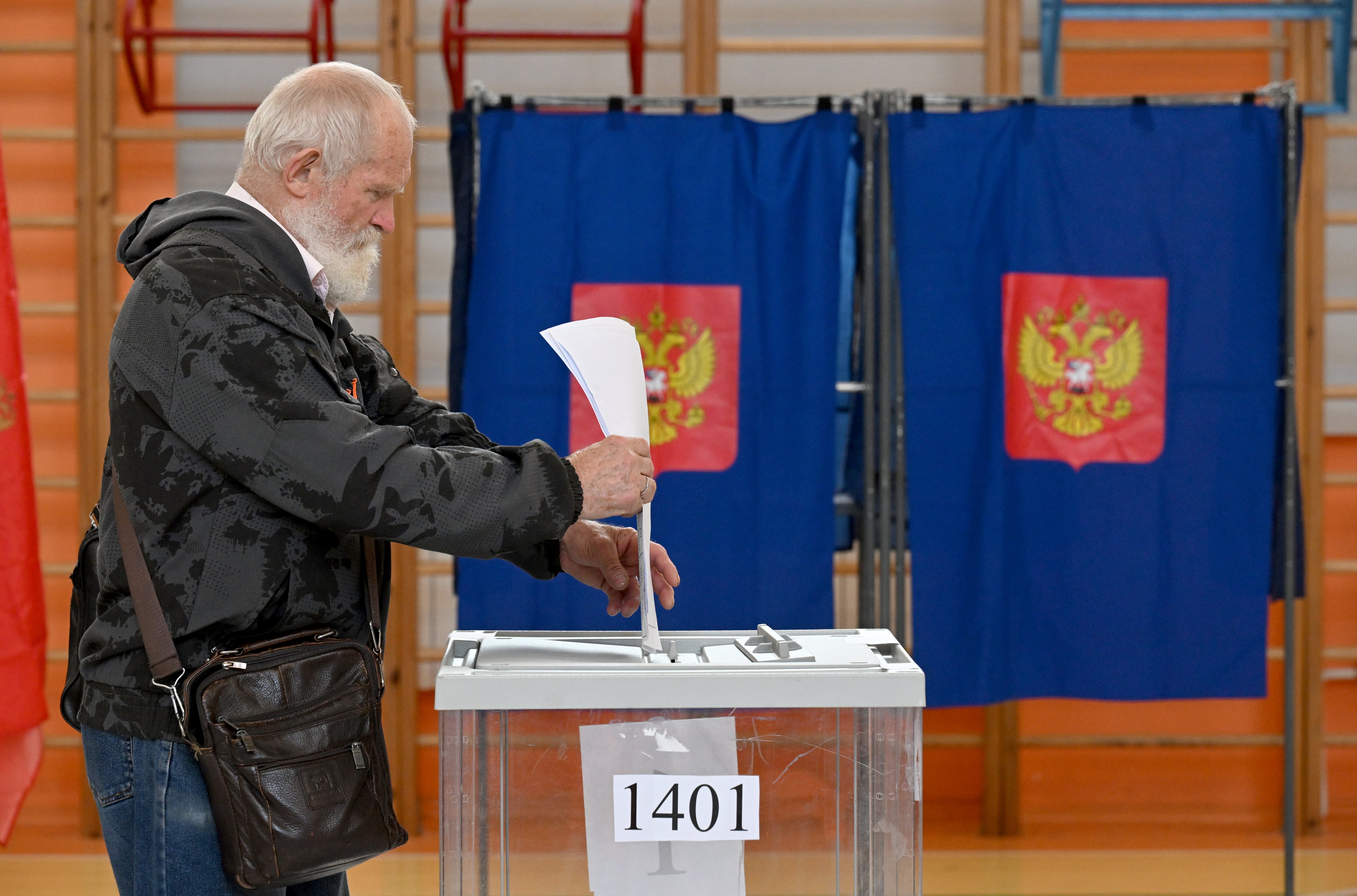 Participación ciudadana en la jornada electoral para renovar el Parlamento de Rusia.
(Foto:     Pavel Litvinov/Anadolu via Getty Images)