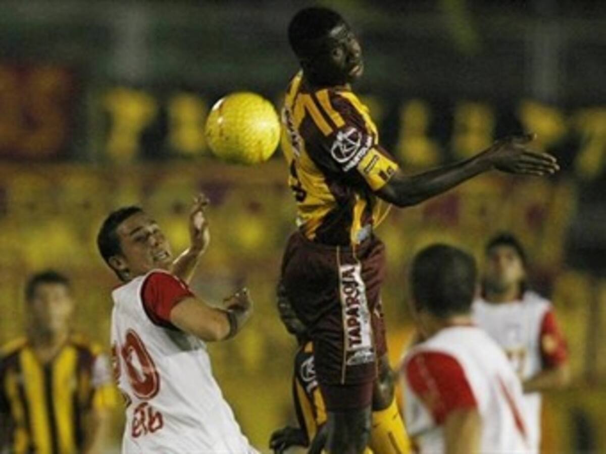 Tolima y Santa Fe empatan 2-2 en la apertura de los cuadrangulares en Colombia