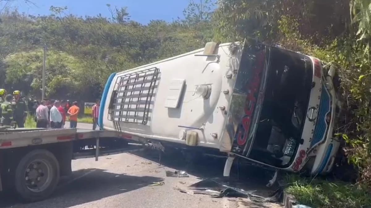 Accidente de bus en Floridablanca dejó 19 personas heridas