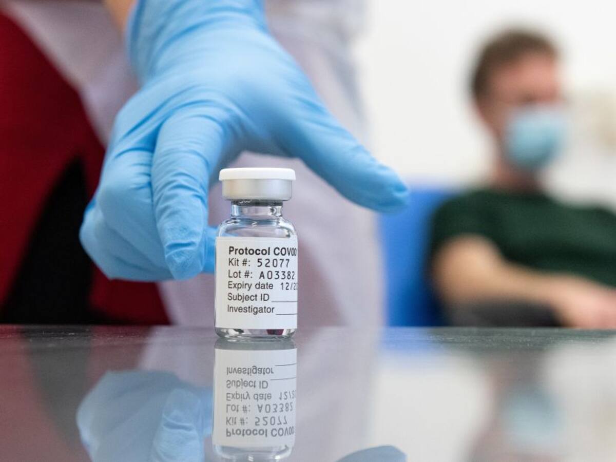 La Universidad de Oxford responde a dudas sobre la efectividad de su vacuna