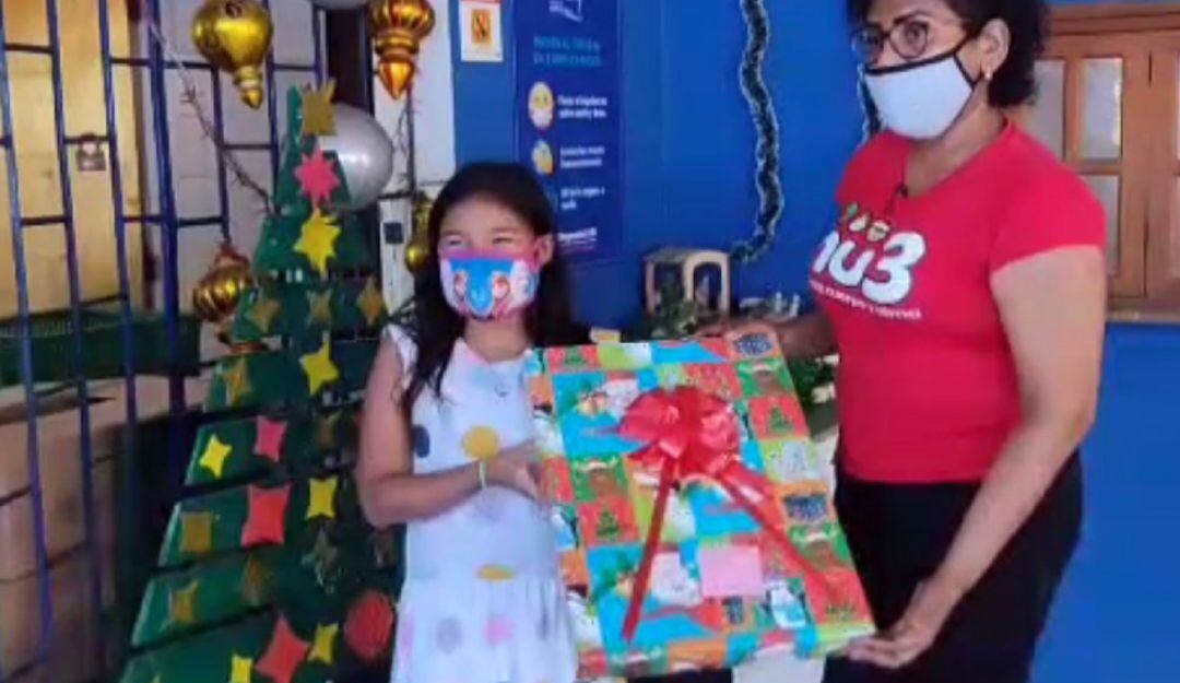 400 niños recibieron regalo de navidad