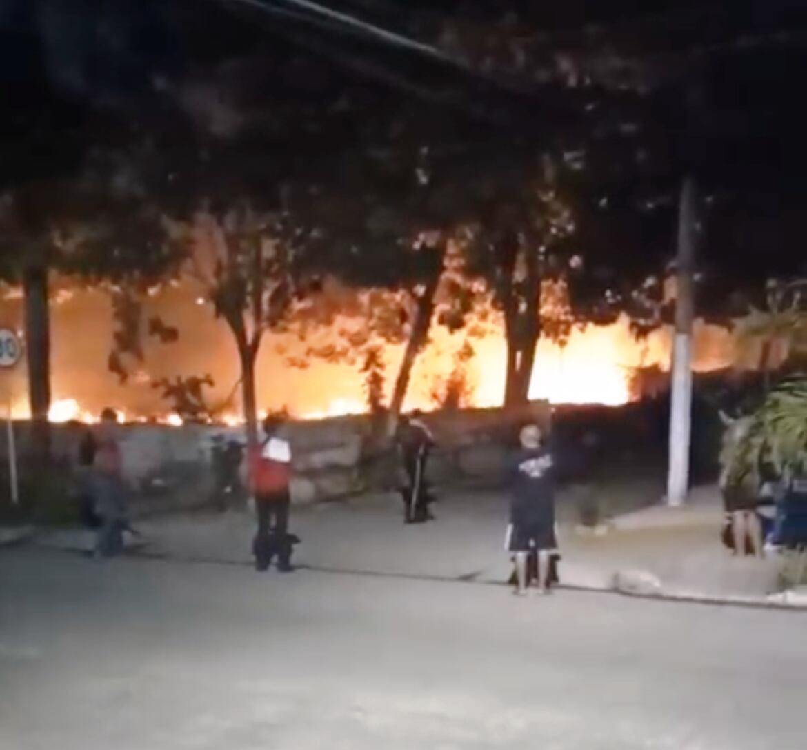 Controlaron incendio forestal en la entrada al barrio El Rodeo en zona de conurbación