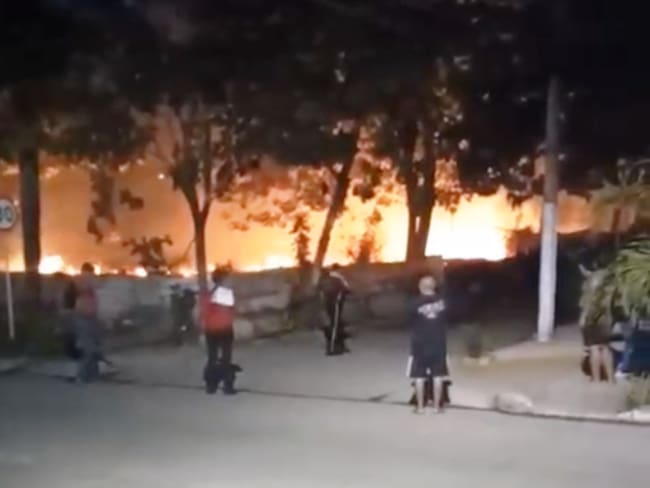 Controlaron incendio forestal en la entrada al barrio El Rodeo en zona de conurbación