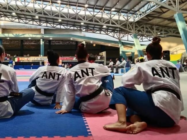 Deportistas buscan ir al mundial de Taekwondo vendiendo arroz chino