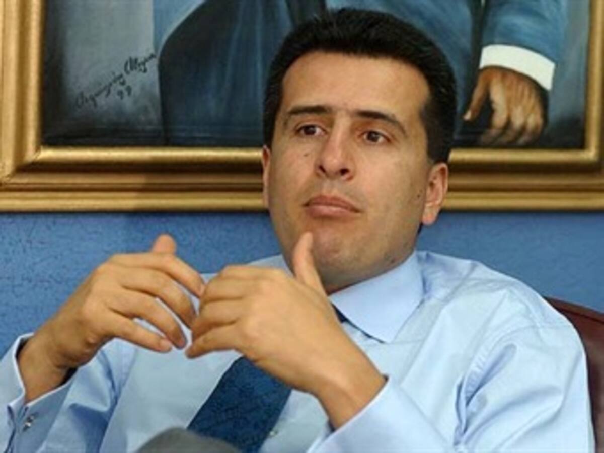 Procuraduría absuelve al senador Luis Fernando Velasco por parapolítica