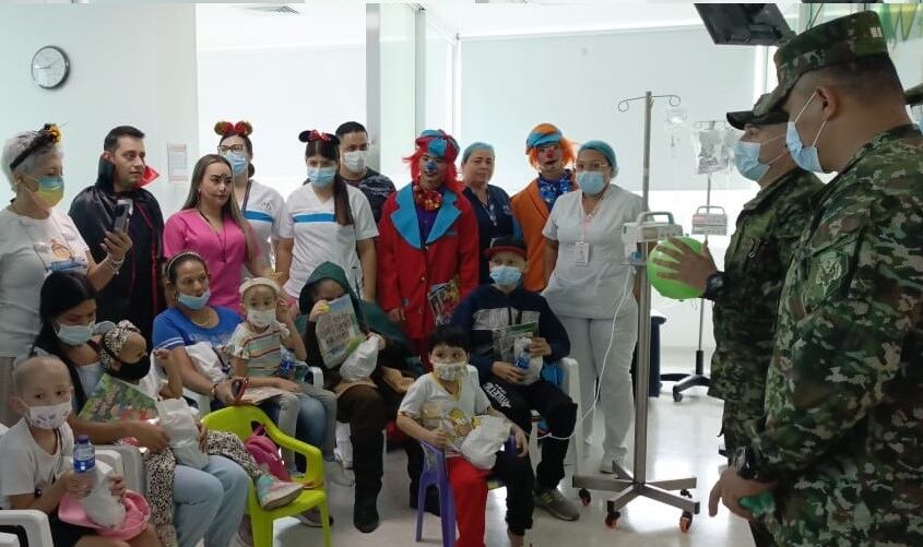 Jornada de sonrisas para menores hospitalizados en el Día de los Niños / Foto: Batallón de Acción Integral