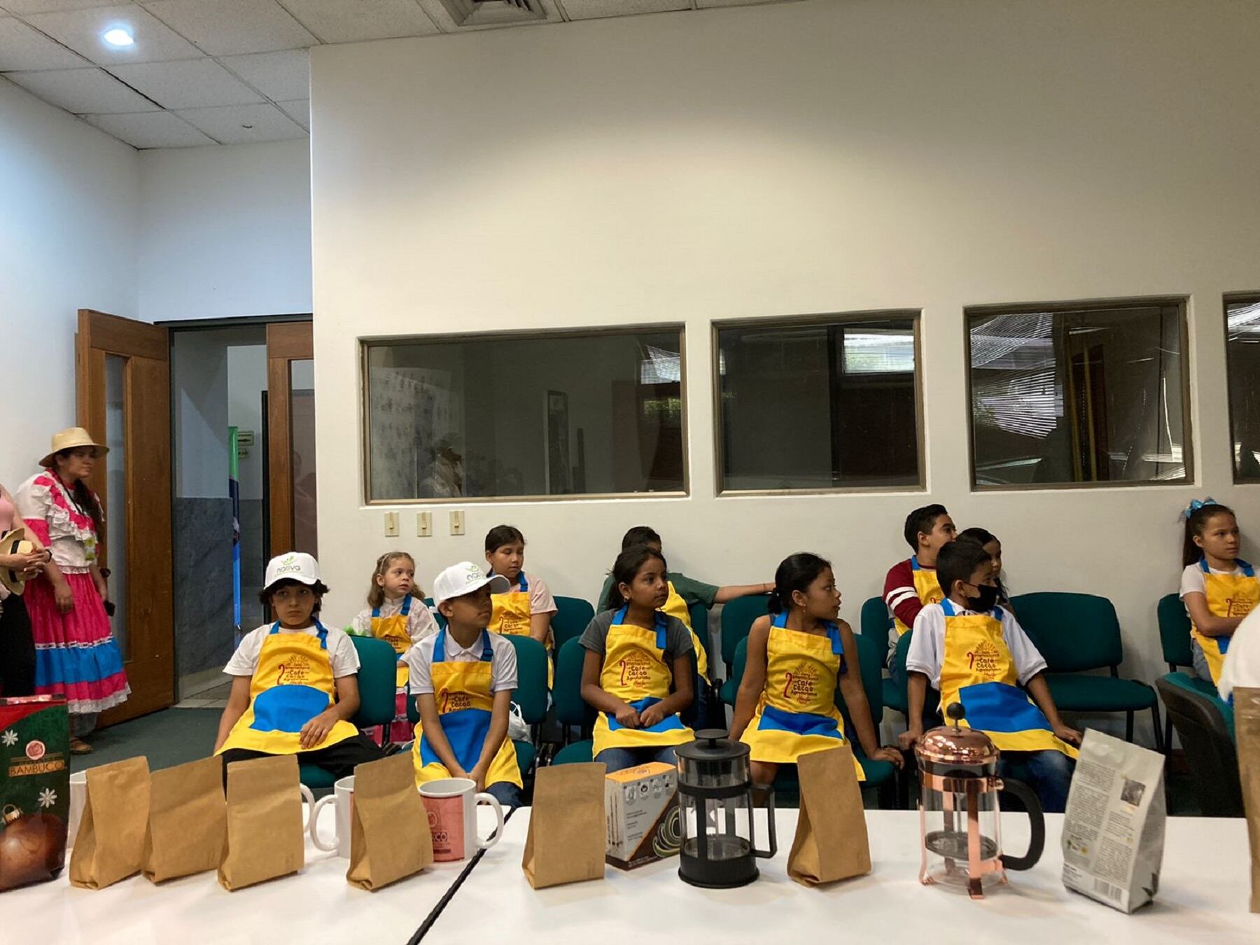 Más de 15 niños de varios municipios del Huila, ya conocen la siembra, producción y comercialización del grano.