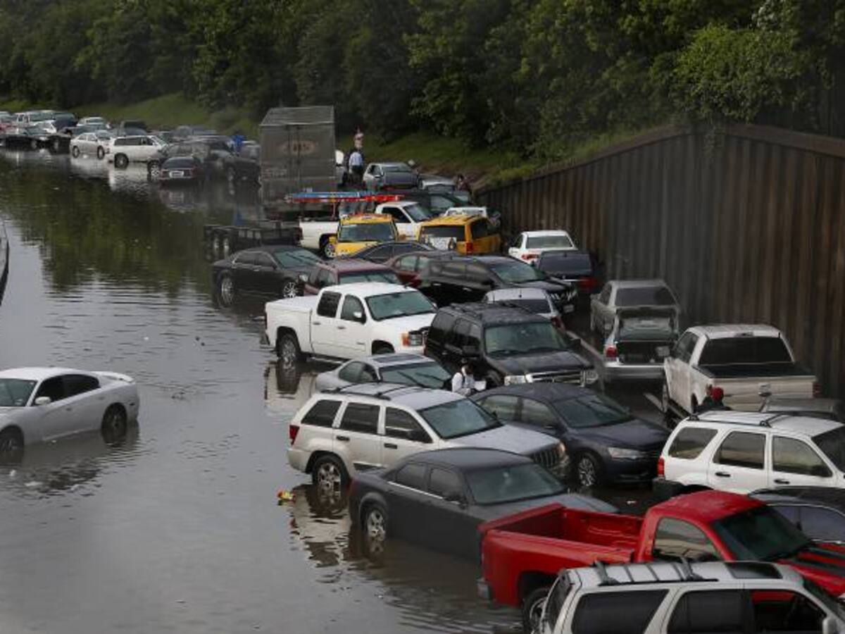 Represas de Houston comienzan a desbordarse