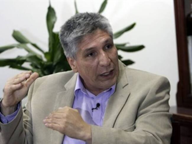 Sigifredo López cuestiona proceso de Paz, lo considera un “simple proceso de desarme”
