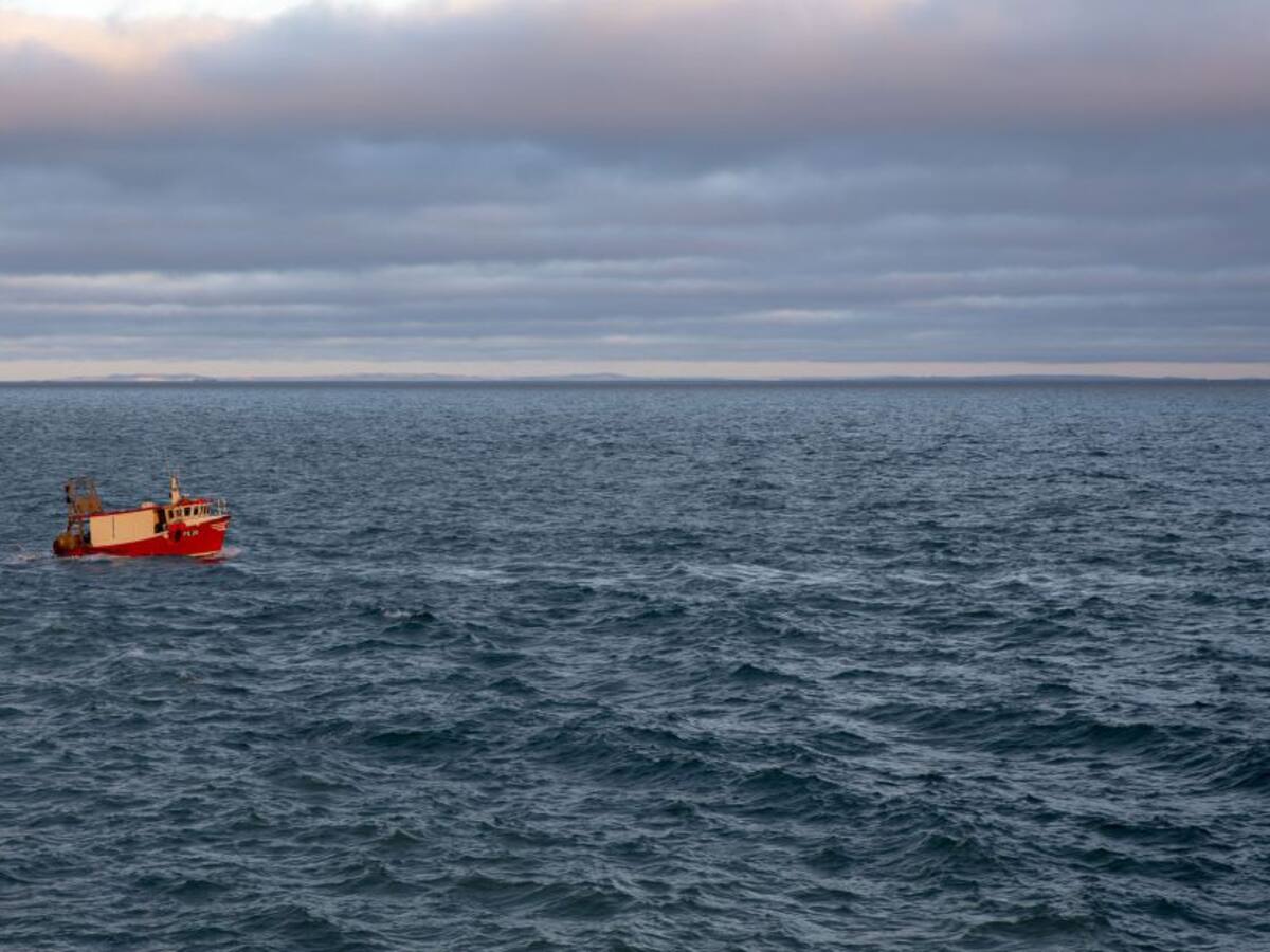 Francia y R. Unido en disputa diplomática por derechos de pesca