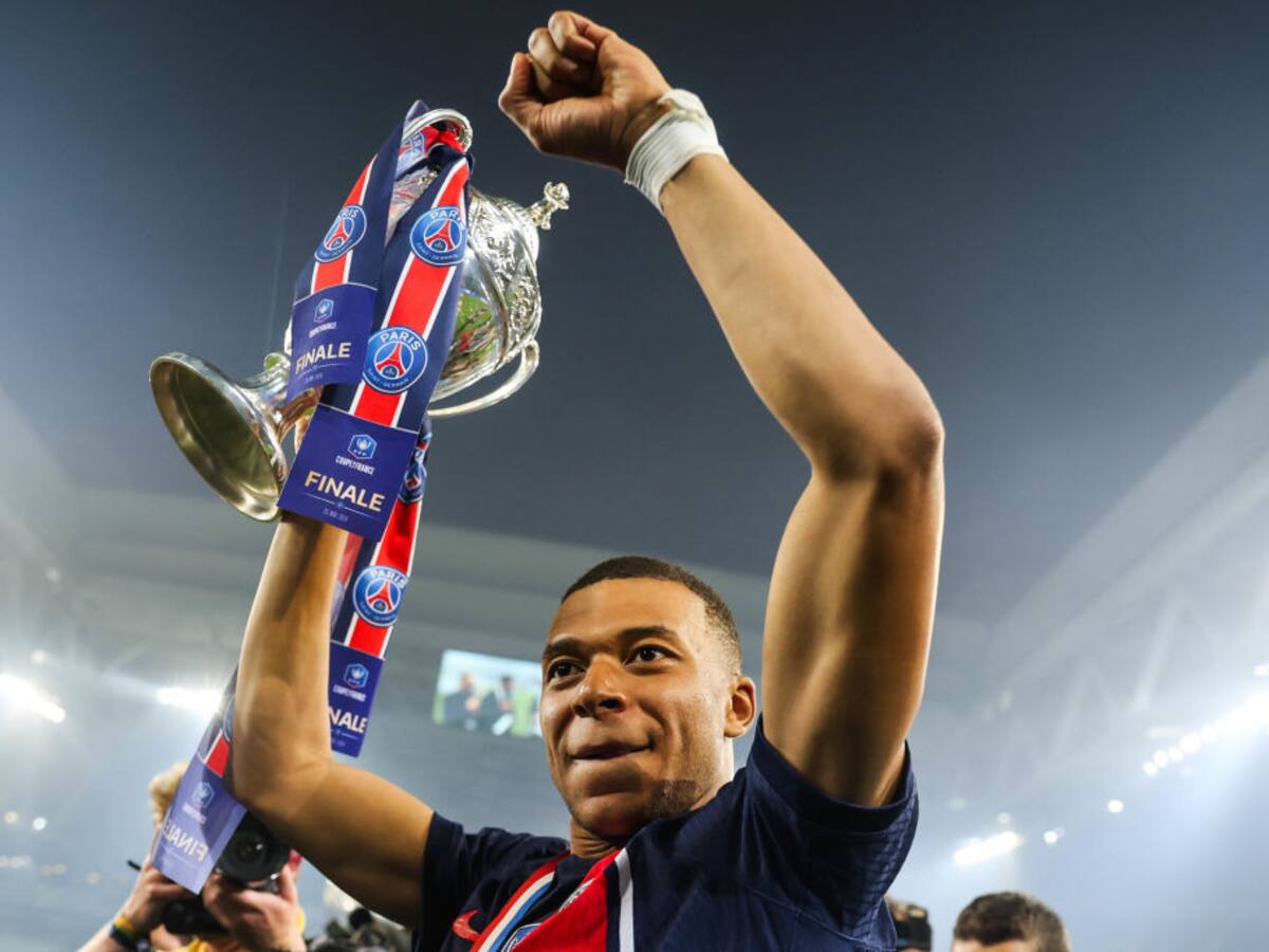 Kylian Mbappé fue elegido como el jugador de la temporada por los Globe Soccer Awards