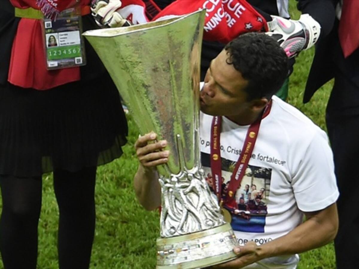 Santos felicita a Bacca por los 2 goles con el Sevilla