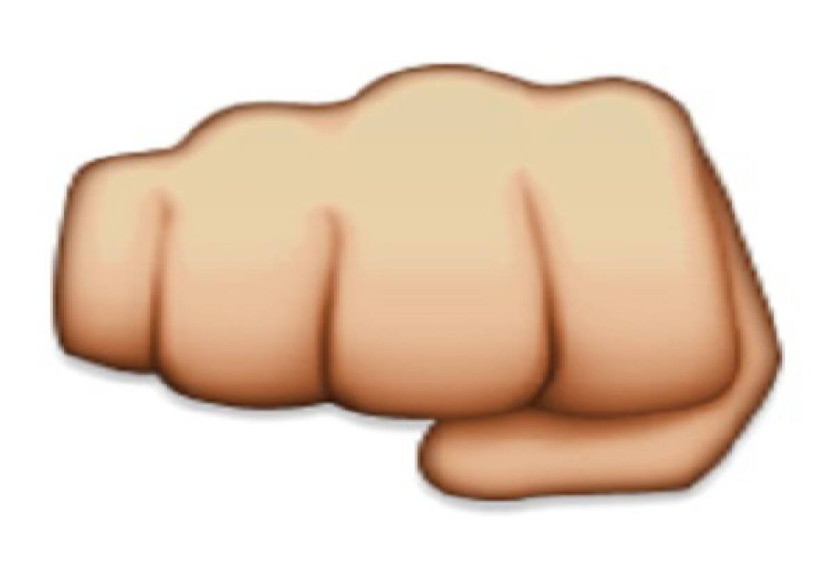 Por lo general el emoji se asocia con agresividad, pero significa un saludo de hombres.