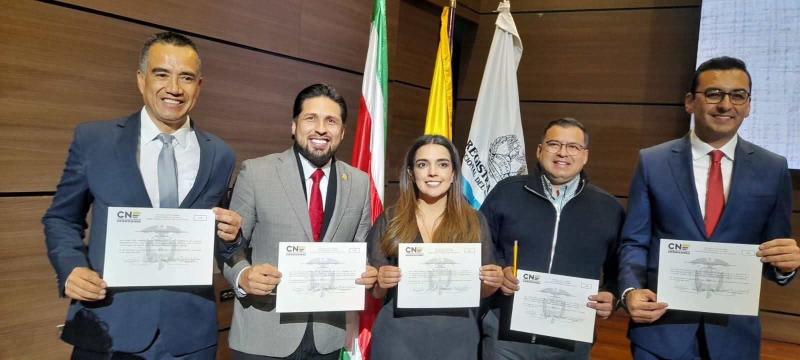 Los Representantes a la Cámara por Boyacá Yamit Hurtado, Eduar Triana, Ingrid Sogamoso, Jaime Raúl Salamanca y Héctor David Chaparro recibieron su credencial de manos de la Registraduría Nacional del Estado Civil y el Consejo Nacional Electoral / Foto: Caracol Radio.