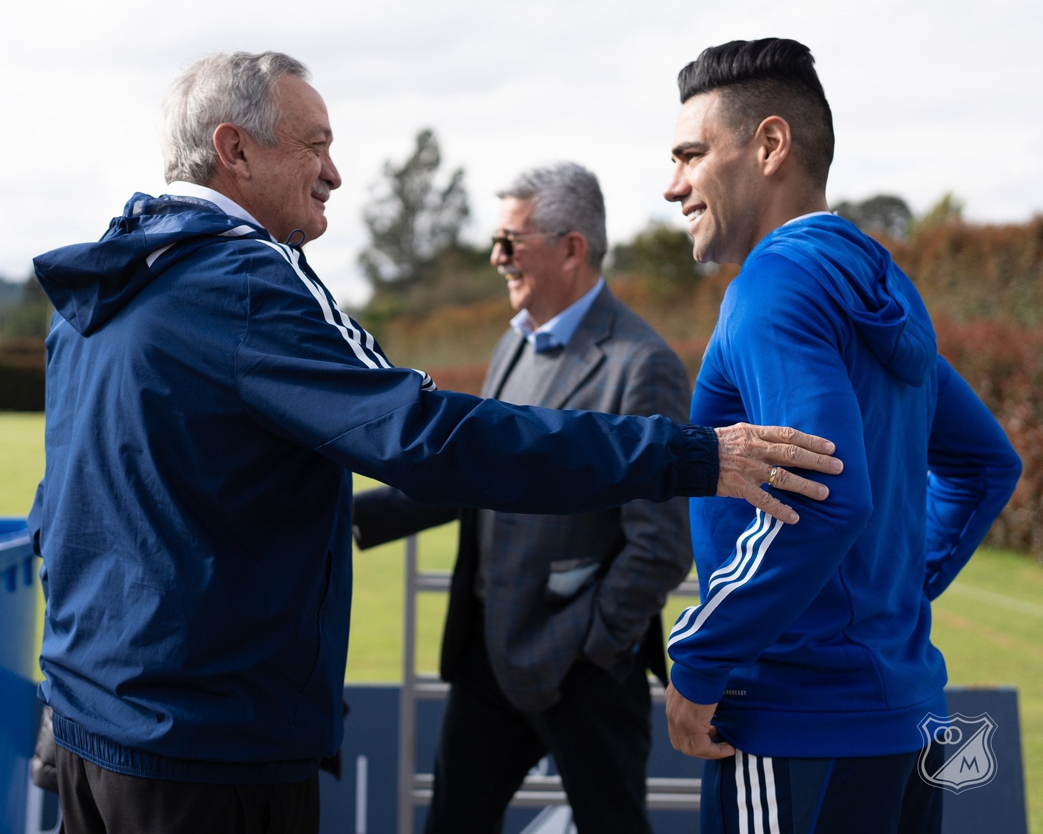 El presidente Enrique Camacho, con Radamel Falcao García.
Tomada de X, @MillosFCoficial.