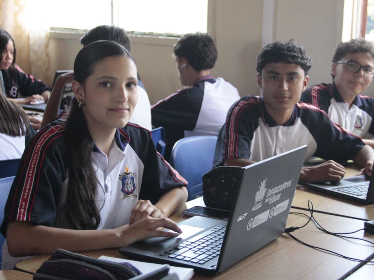 Hay 280 mil estudiantes matriculados en colegios oficiales de Antioquia, esperan sumar 430 mil