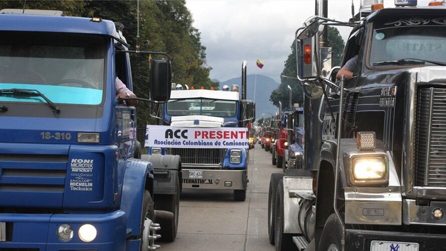 El gremio de los transportadores señalan que el alza en el precio del ACPM debe ser consensuado. Foto: Colprensa