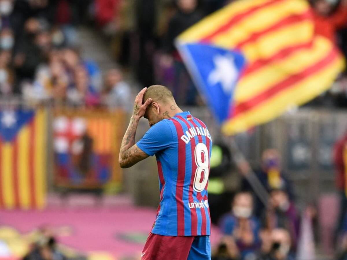 Dani Alves, sancionado con dos fechas tras su expulsión ante el Atlético