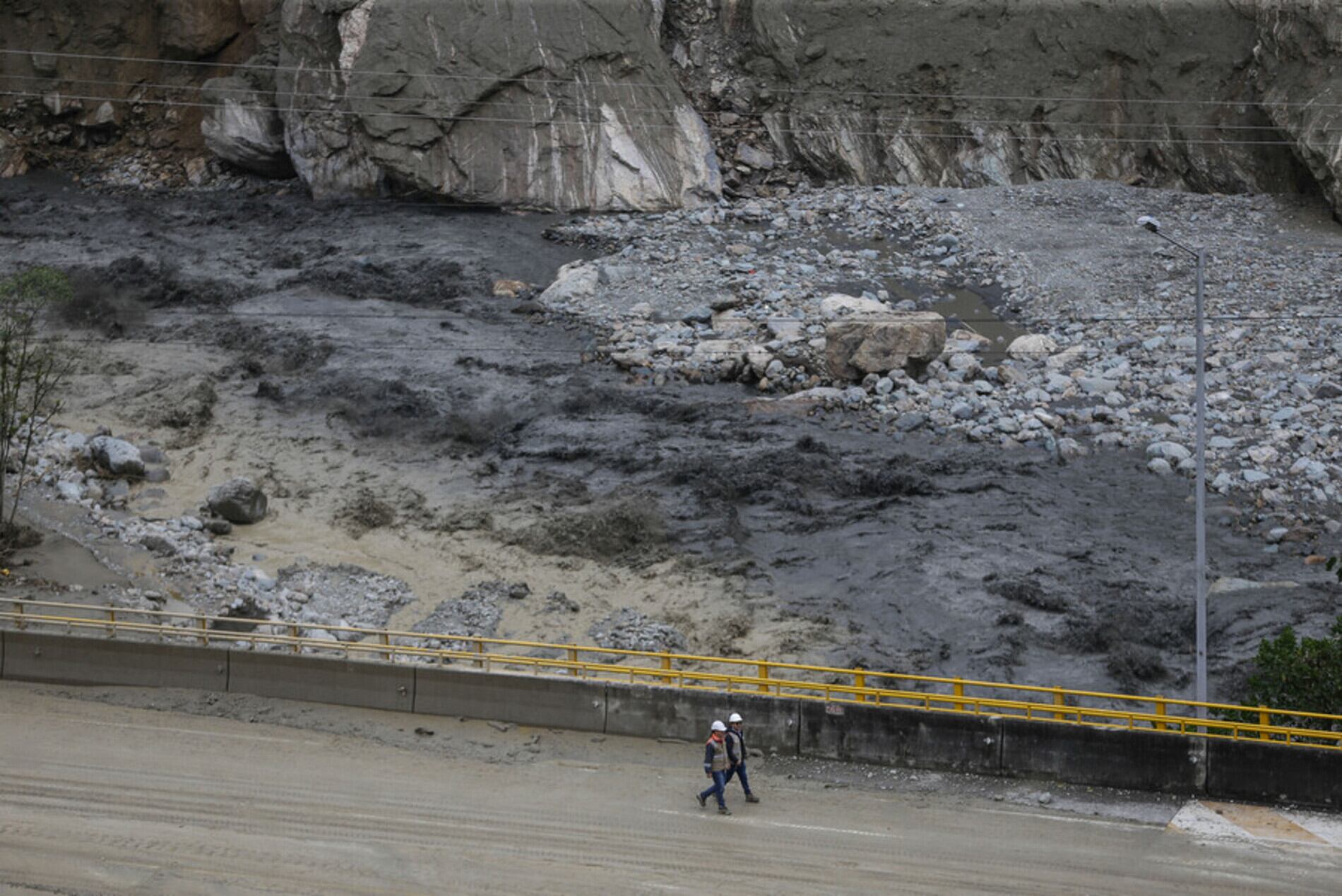 Desbordamiento del río Contador que afectó la vereda Naranjal, jurisdicción del municipio de Quetame, oriente del departamento de Cundinamarca, provocando un deslizamiento el cual ya cobra 14 víctimas hasta el momentos. (Colprensa-John Paz)