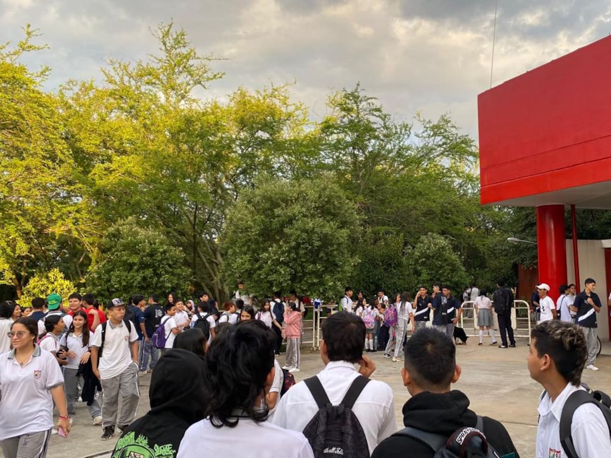Estudiantes de Neiva denuncian grave deterioro de infraestructura de institución educativa