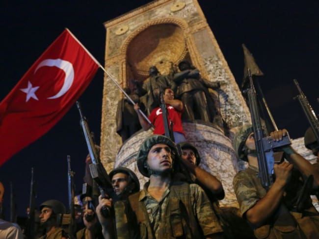 [Fotos] Golpe militar en el Estado de Turquía