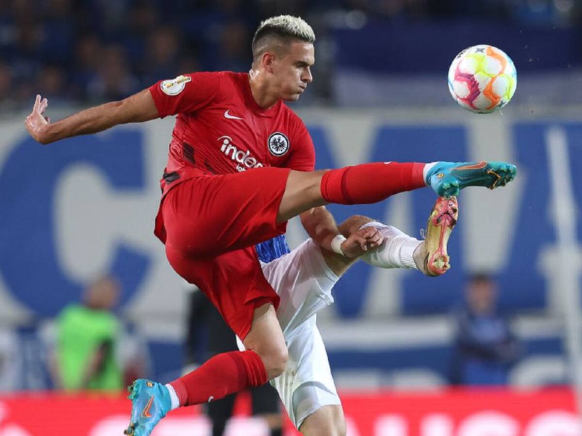 Santos Borré, protagonista en goleada del Eintracht por Copa de Alemania