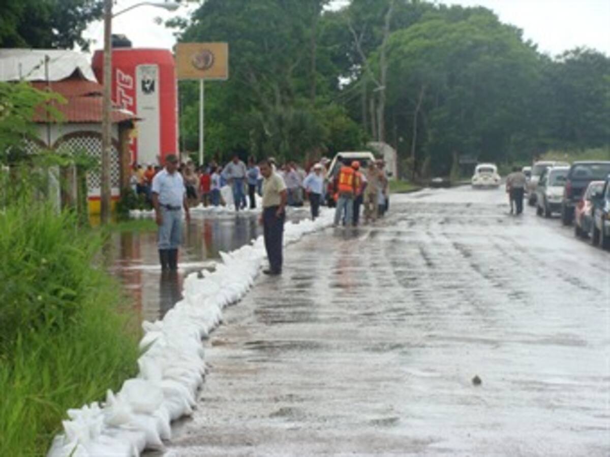 Vías cerradas en varios departamentos por las lluvias