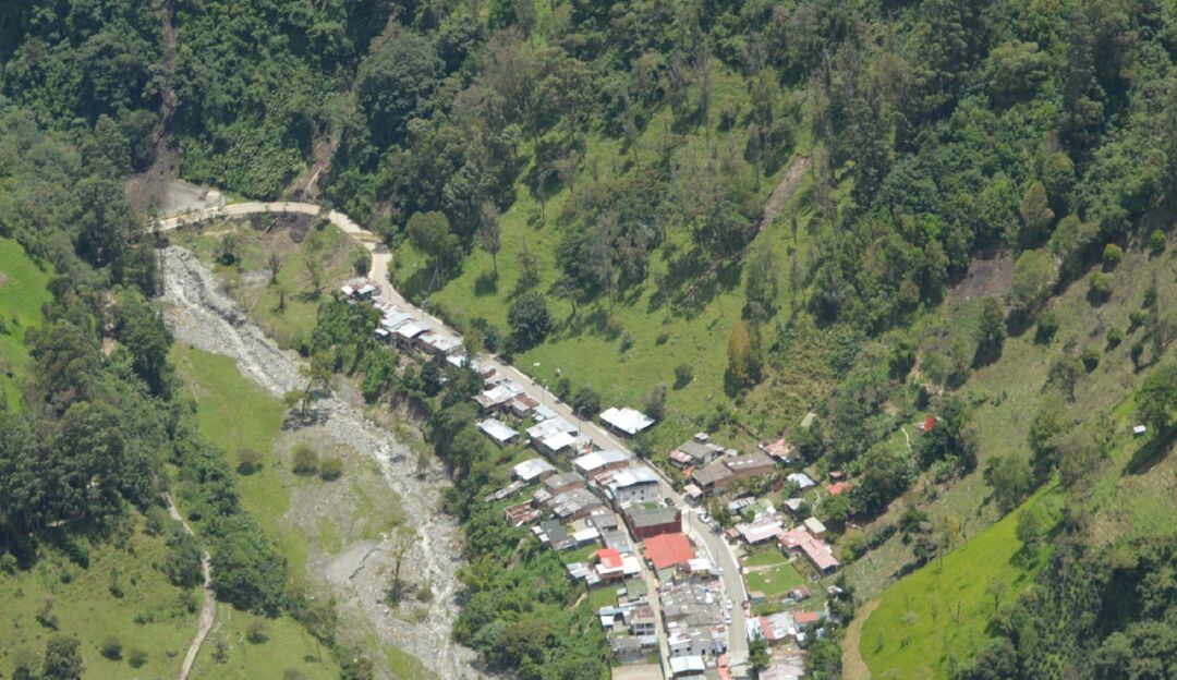 Sobrevuelo zonas afectadas por el invierno en Ibagué 