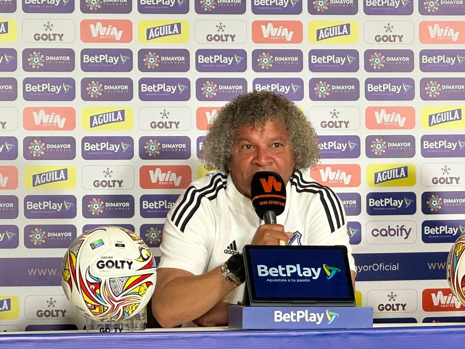 Alberto Gamero en la rueda de prensa previa a la final de la Superliga / Archivo