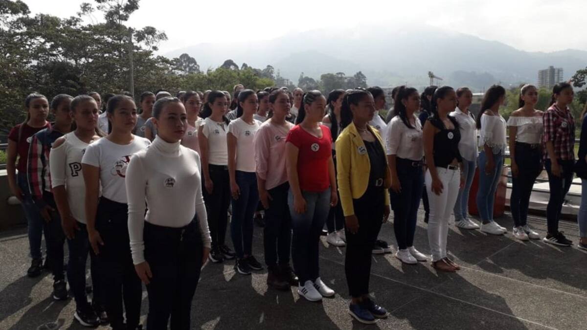 50 mujeres ingresan como auxiliares bachilleres de la policía en el Quindío