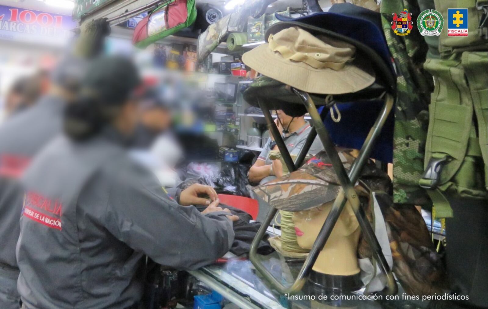 En un reconocido centro comercial de Ibagué se cumplió el operativo para decomisar prendas de uso privativo de la Fuerza Pública