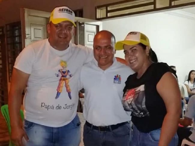 Aparecen fotos de candidato a alcaldía de Tuluá con alias El Gordo Padilla