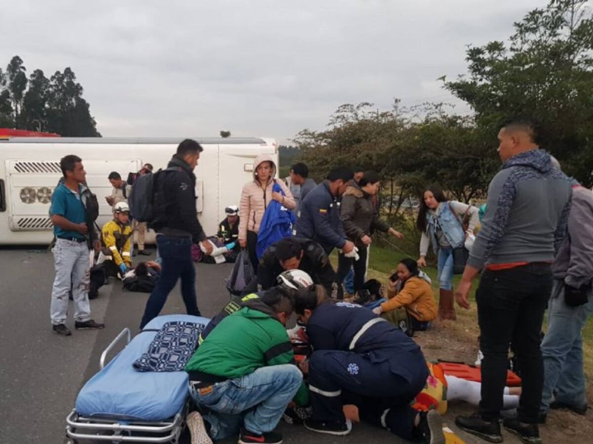 (VIDEO) Estrepitoso accidente deja varios heridos en la vía Cajicá - Sopó