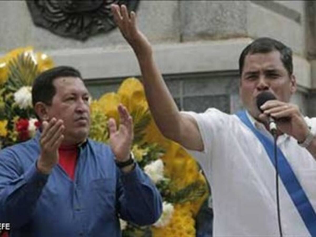 Correa viaja a Caracas para reunirse con Chávez