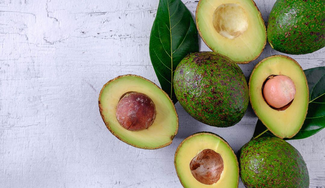 Estudio revela que comer aguacate reduce el riesgo de ataques al corazón