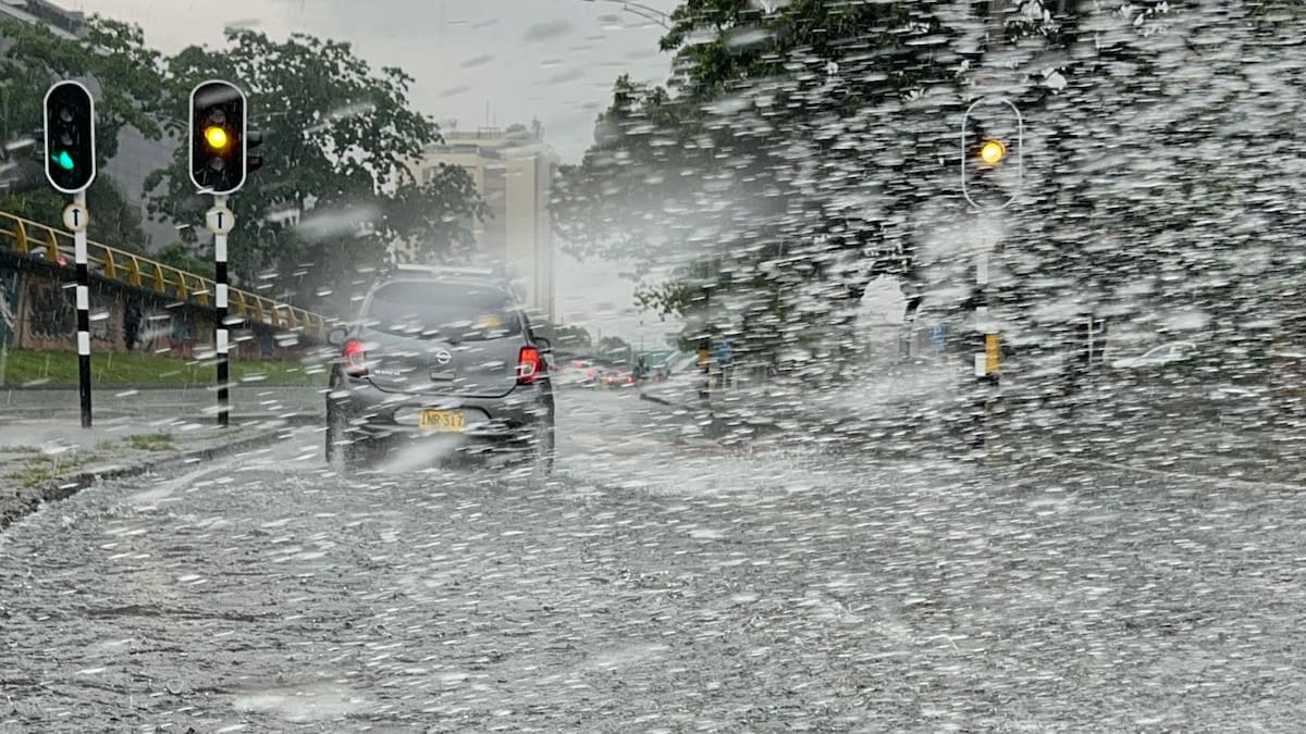 Emergencias por las lluvias en Medellín: un motociclista desaparecido, inundaciones y deslizamientos