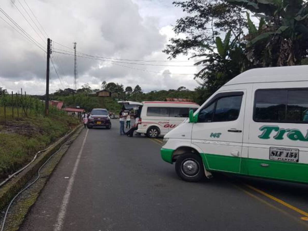 Cerrada vía a Tumaco por derrumbe y protestas