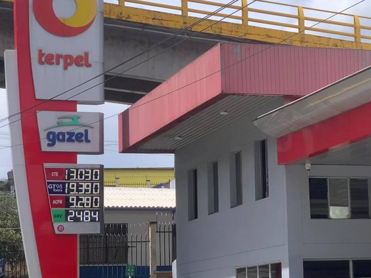 ¿Cuántas firmas fueron recolectadas en Quindío para frenar alza de la gasolina?