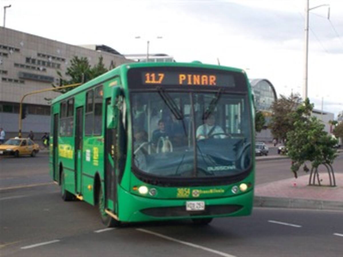 Transmilenio alquilará 100 nuevos buses alimentadores