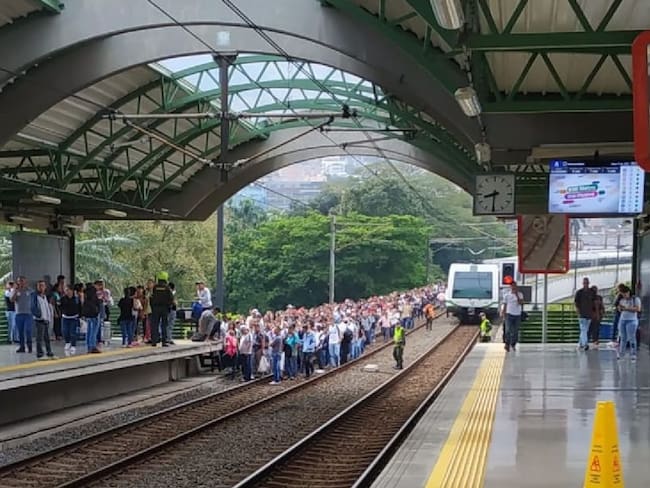 Evacuaron tren del Metro de Medellín en estación Universidad