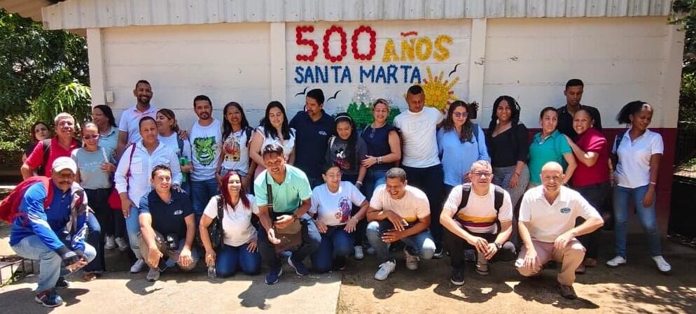 Participantes del proceso comunitario durante la jornada de formación ambiental en Los Cocos