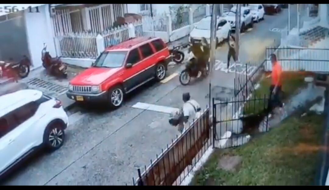 "Aquí es donde entra Jackie Chan": viral narración de hurto en moto