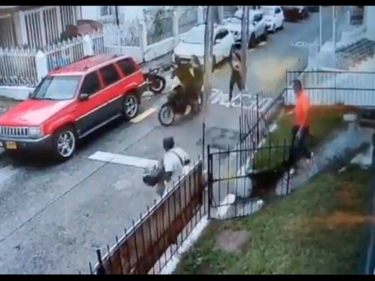 "Aquí es donde entra Jackie Chan": viral narración de hurto en moto