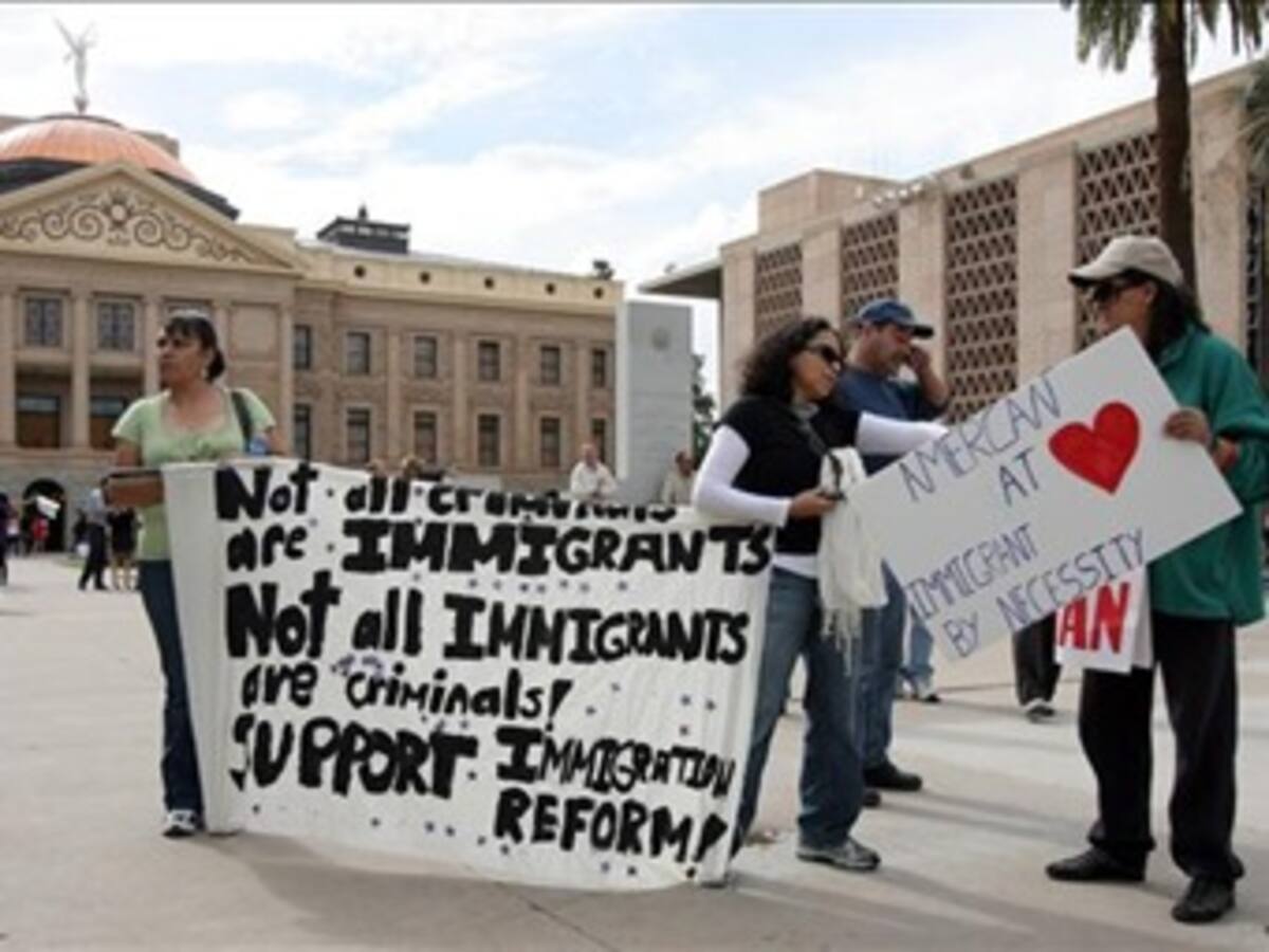 Grupos hispanos recurrirán ley en Arizona que criminaliza a indocumentados