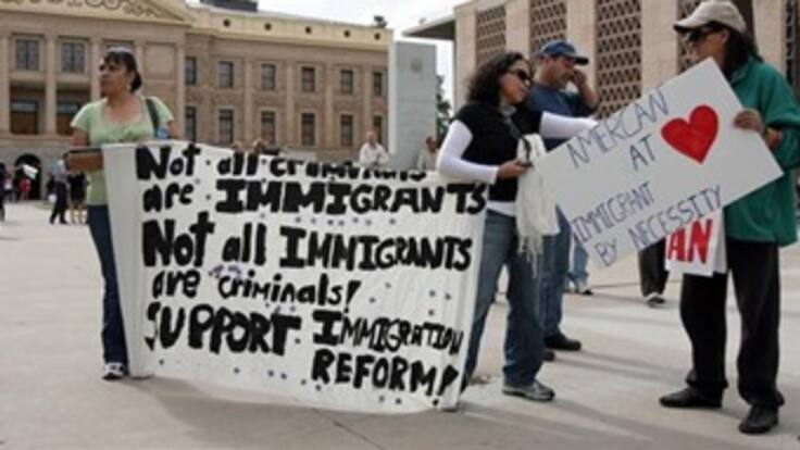 Grupos hispanos recurrirán ley en Arizona que criminaliza a indocumentados