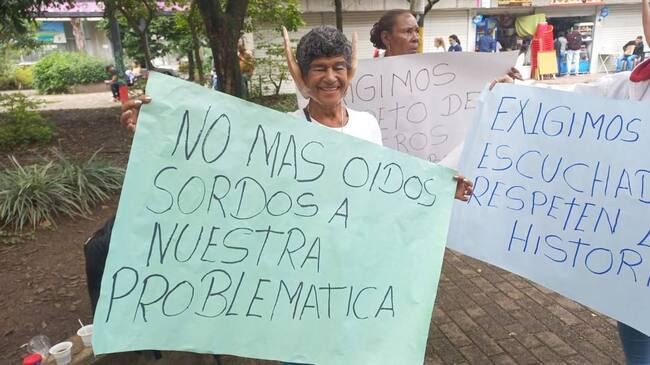 Plantón de venteros del Estadio. Foto: Caracol Radio.