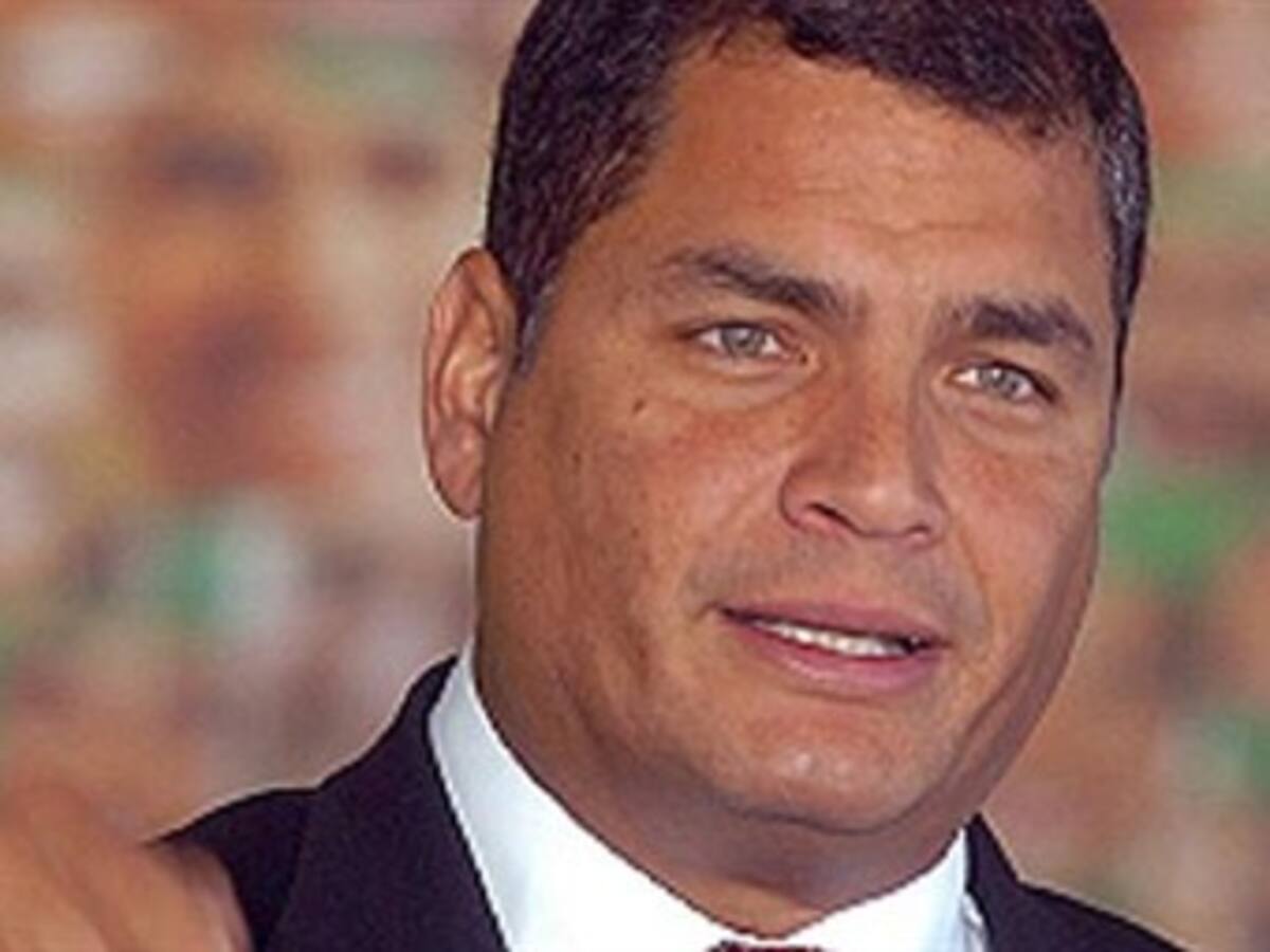 Correa dice que vio 'muy animado' a Chávez a quien visitó en Cuba
