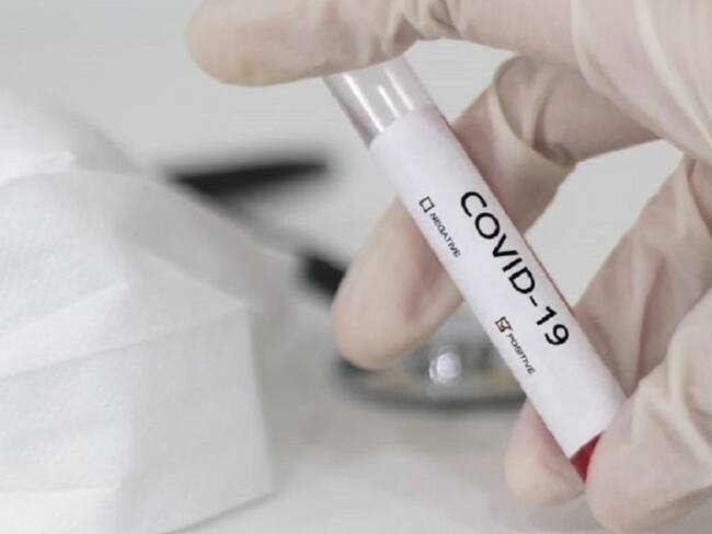 COVID-19 investigan casos positivos provenientes de Inglaterra.